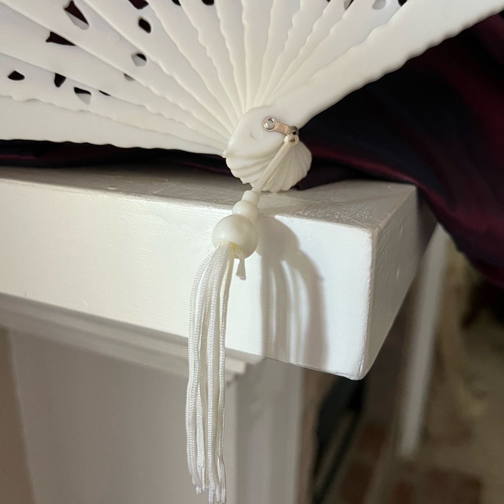 White Lace Hand Fan in Original Box Vintage - Picture 3 of 3